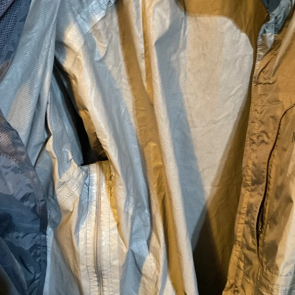 Marmot Hooded Windbreaker Men’s XL, gray Zipped Pockets Armpit Vents
